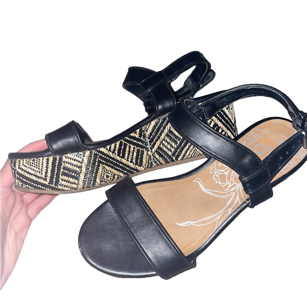 Espadrilles Sandals Size 6✨